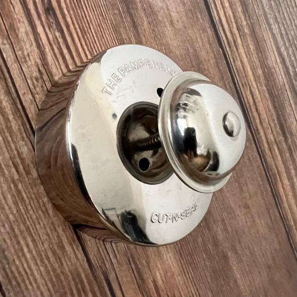 2/$20 Pampered Chef Cut-N-Seal - Picture 2 of 3